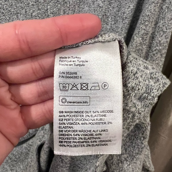 H&M | Light gray wide arm top - Picture 4 of 5